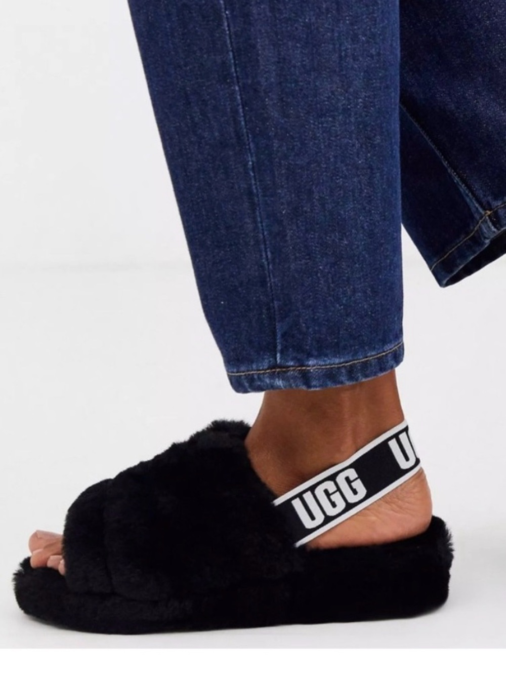 UGG Fluff Yeah Slide Sandals Size 8 Black Sheepskin Fuzzy Slippers Logo Strap